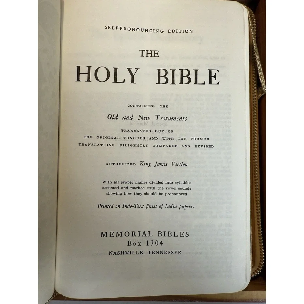 VTG 1950's White Memorial‎ Bible W/Concordance From Union In Cedar Box